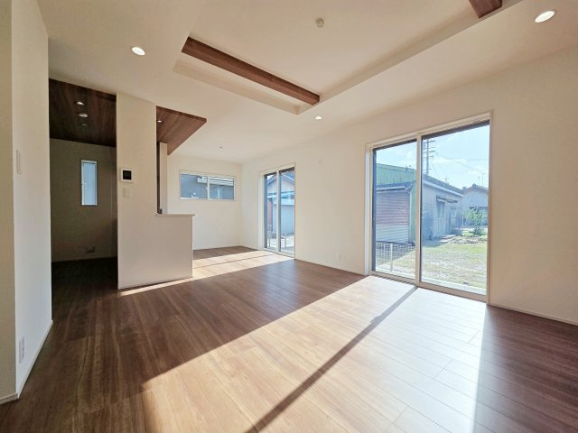 【居間・リビング】 | 知多市八幡荒井　２号棟