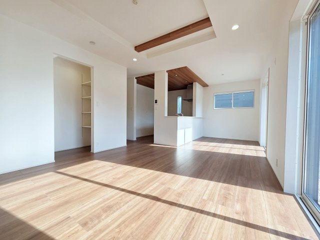 【居間・リビング】 | 知多市八幡荒井　２号棟