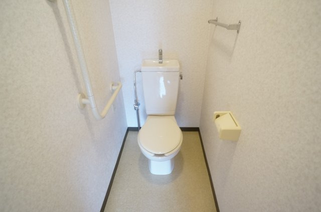 ノイハウス宝塚のトイレ|参考、同建物・反転間取りの号室