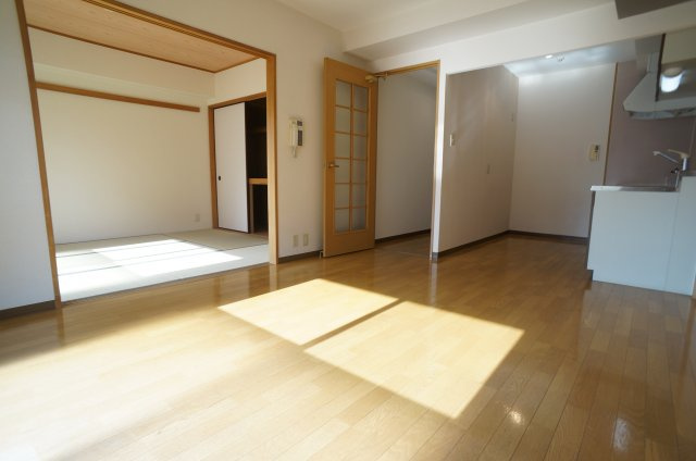 ノイハウス宝塚の居間・リビング|参考、同建物・反転間取りの号室