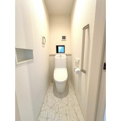 【トイレ】 | ４０８７志木市柏町２０期６棟４号棟 | 落ち着いた色調のトイレです