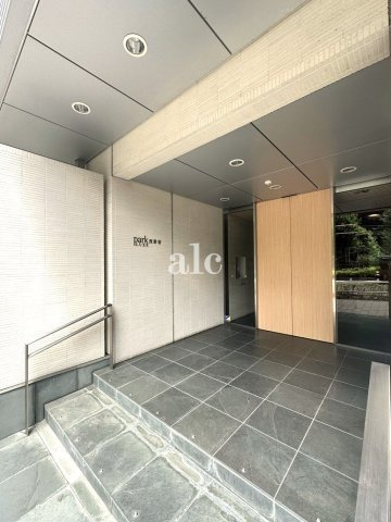 新宿区北新宿１丁目の賃貸マンションのエントランス