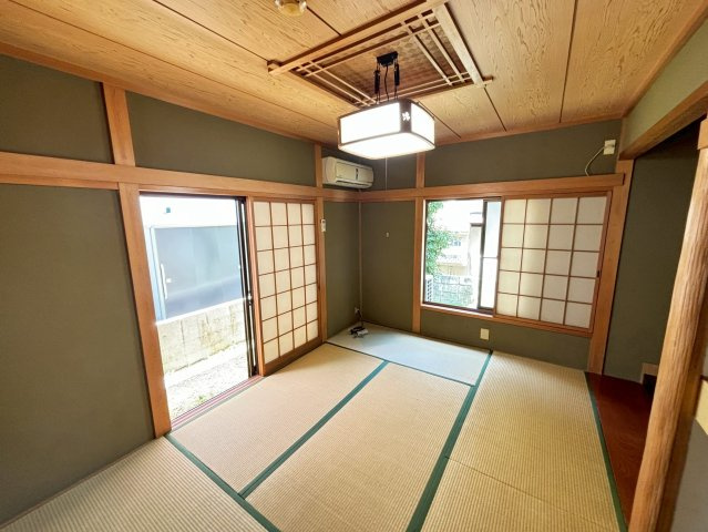 和歌山市　関戸4丁目の和室|【1F】1階の角部屋にある和室(6帖)です。LDKとは独立しており、客間としてもお使いいただけます。床の間スペースと押入収納スペースありです☆