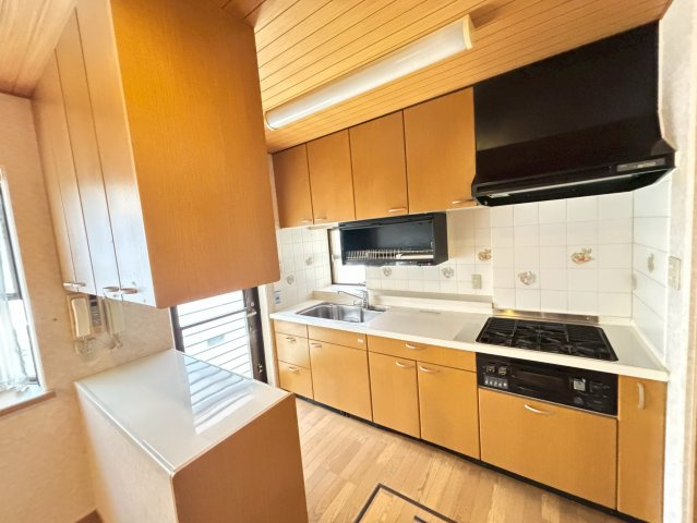 和歌山市　関戸4丁目のキッチン|キッチンです。対面カウンターもあり作業スペースは広々。