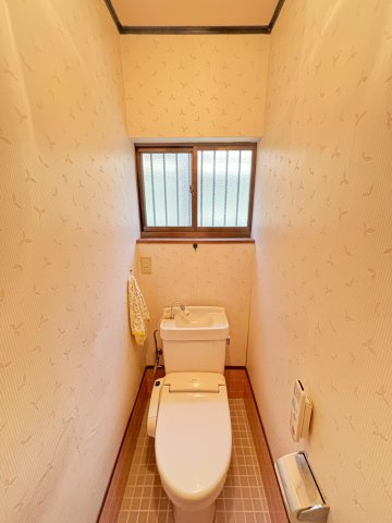 和歌山市　関戸4丁目のトイレ|トイレです。家全体の中央部に配置されており便利です。