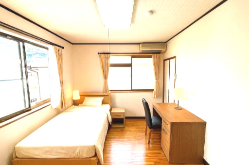 和歌山市　関戸4丁目の洋室|【2F】6帖の洋室です。角部屋で2ヶ所からの採光があり明るく子供部屋にもオススメです！
収納付き★
家具はイメージとして載せています。
家具は実際ありません。