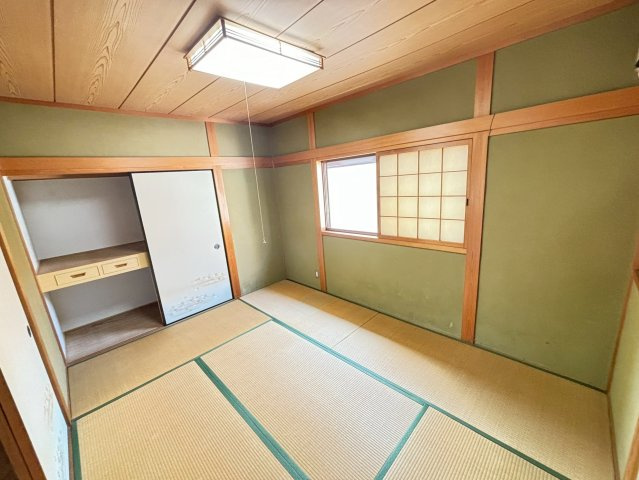和歌山市　関戸4丁目の和室|【2F】６畳の和室です。押入付きのお部屋で寝具の収納も可能☆和室がお好きな方はこちらを寝室にされてみてもいいかもしれないですね☆