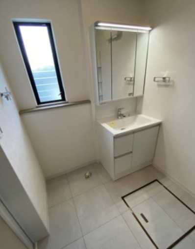 東越谷5丁目　中古戸建の独立洗面台