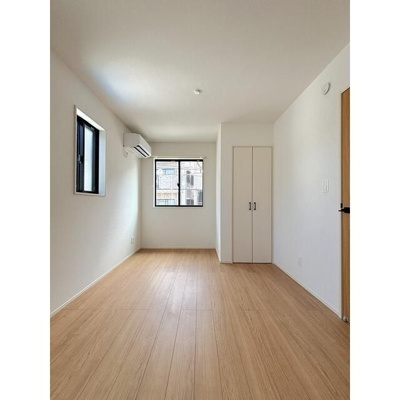 【居間・リビング】 | ４０８７志木市柏町２０期６棟５号棟 | こちらのリビングで趣味の時間をお楽しみください