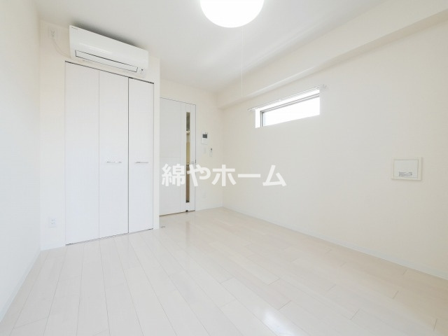 ジュネーゼグラン難波ミラージュの寝室|ゆとりの広さです