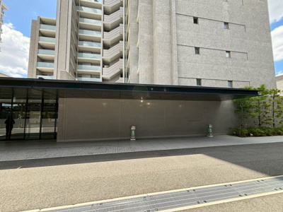 【外観】 | シャルマンフジ堺シティフロント | ワイドバルコニーですので、洗濯物の多い日も安心ですね♪スロップシンクが付いているので、ガーデニングやバルコニーの掃除にも便利ですね！