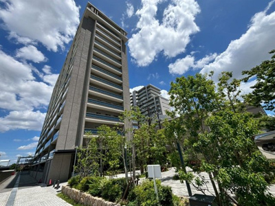 【外観】 | シャルマンフジ堺シティフロント | ＪＲ阪和線「堺市」駅まで徒歩４分！毎日の通勤や通学に便利ですね！快速電車の停車駅ですよ！