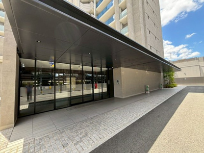 【エントランス】 | シャルマンフジ堺シティフロント | 家族を身近に感じる対面式キッチンですす！毎日のお料理も楽しくできますね♪