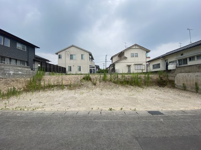 西伊敷6丁目　売地の外観|伊敷団地内。更地のため即建築可。
