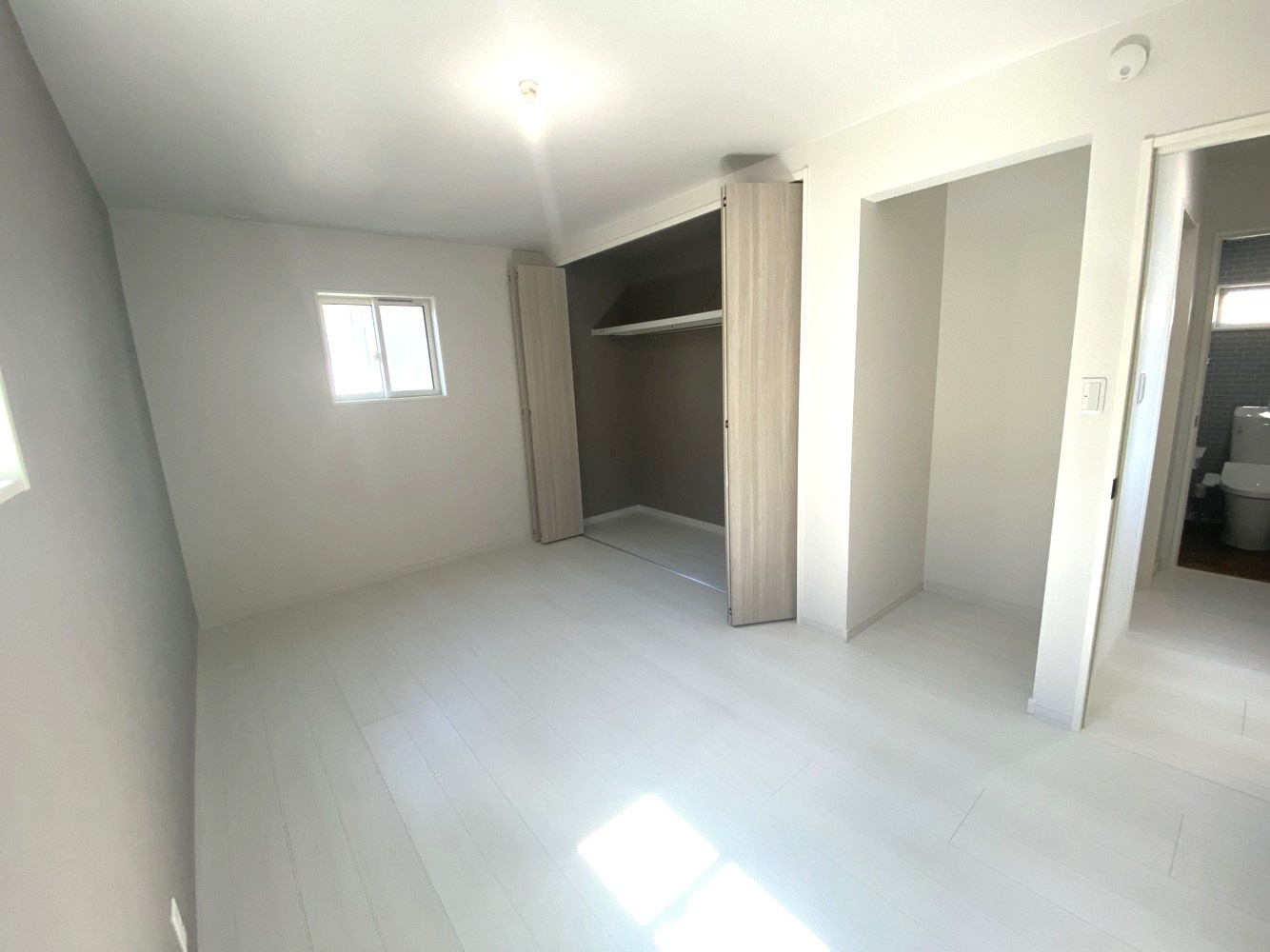 八幡西区塔野の洋室