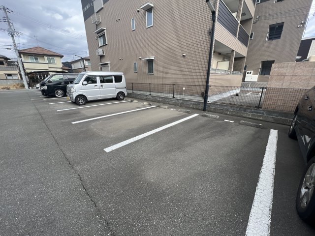 エマーブルの駐車場