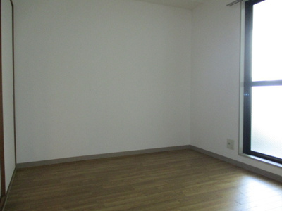 【居間・リビング】 | ショーエハイツ | 明るいお部屋です