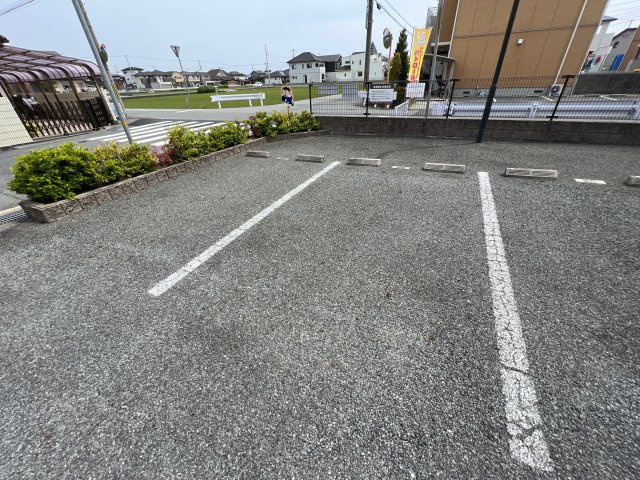 クレスト ヴィラ　C棟の駐車場