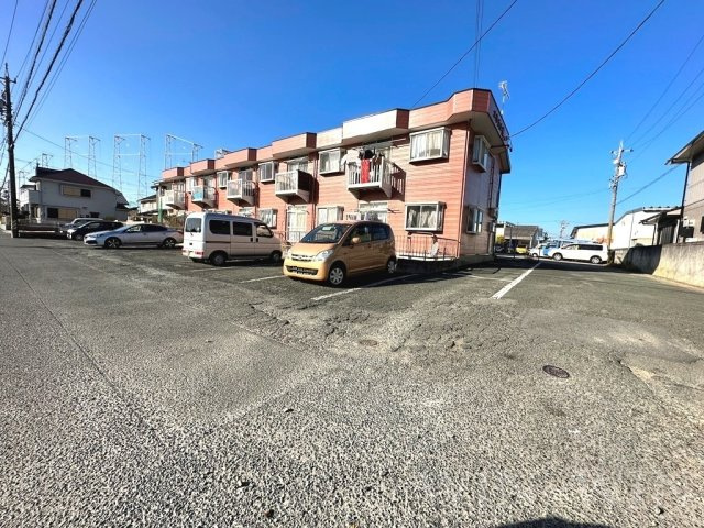 エルディム藤の駐車場