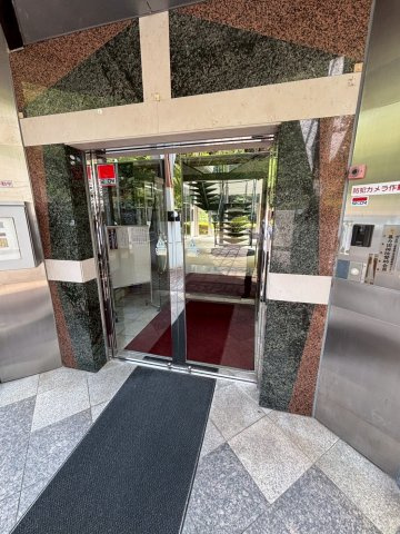 山梨県南巨摩郡身延町　区分マンションのエントランス