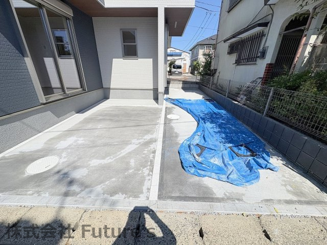 吉川市栄町　新築戸建　全1棟の駐車場|カースペース並列2台可能