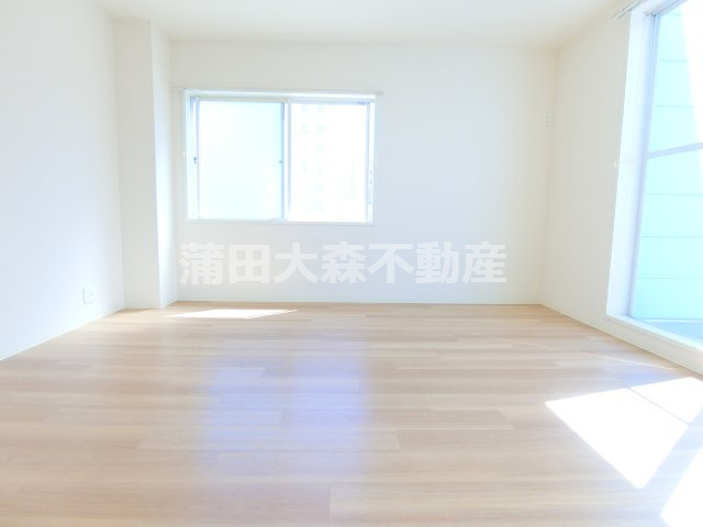 諏訪コーポ蒲田の居間・リビング|洋室8帖