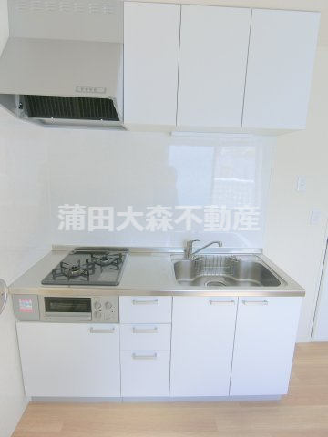 諏訪コーポ蒲田のキッチン|2口ガスグリル付システムキッチン