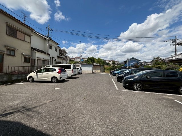フレールの駐車場