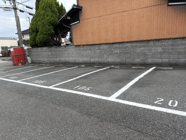 サンロワールの駐車場