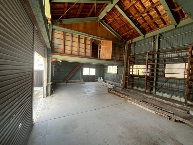 泉町 貸倉庫の内装