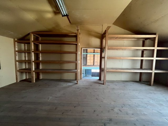 泉町 貸倉庫の内装