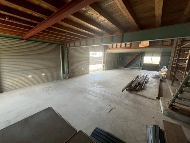 泉町 貸倉庫のロビー