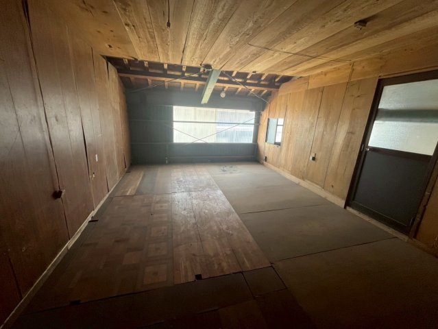 泉町 貸倉庫の内装