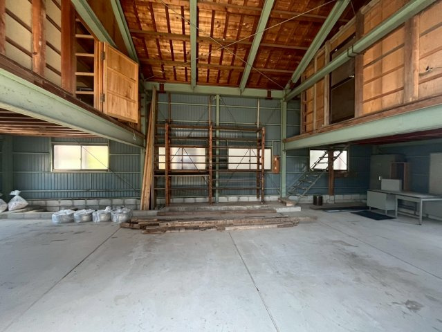 泉町 貸倉庫の内装