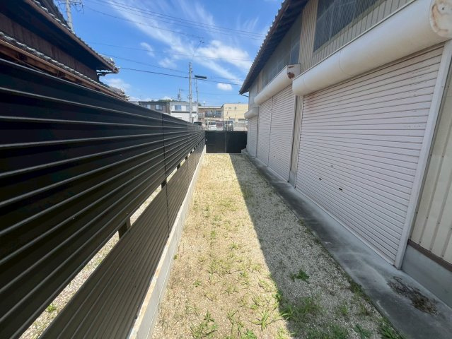 泉町 貸倉庫の外観