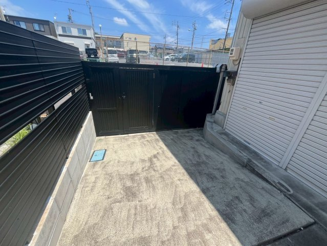 泉町 貸倉庫の駐車場