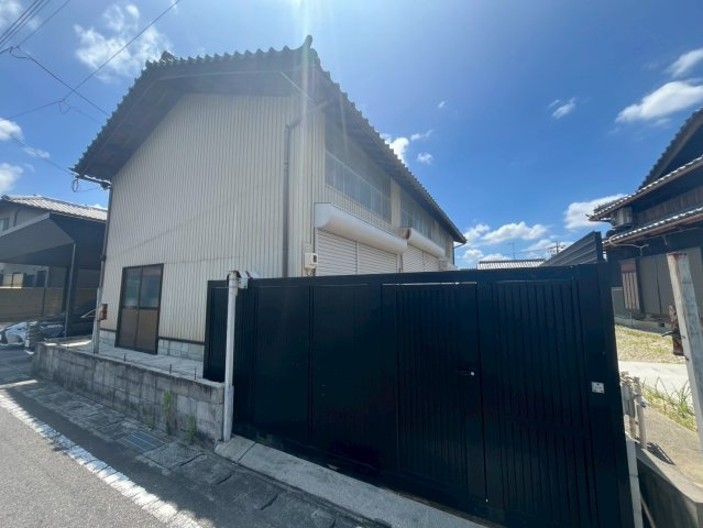 泉町 貸倉庫の外観