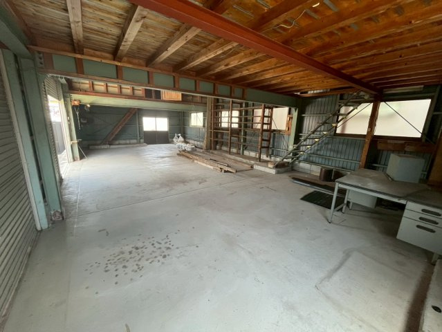 泉町 貸倉庫の内装