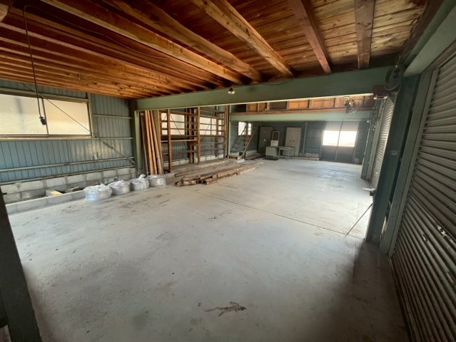 泉町 貸倉庫の内装