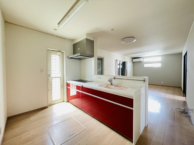 【キッチン】 | 宗像市広陵台３丁目 | 対面キッチンはリビングが見渡せて家族とコミュニケーションを取りやすいこともメリットです