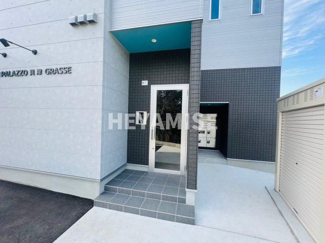 modern palazzo貝津GRASSEのエントランス