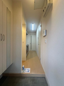【展望】 | ※参考写真※玄関から室内への景観です！キッチンの奥に洋室9帖のお部屋があります♪
