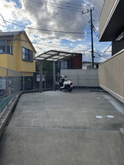 【その他共用部分】 | 屋根付きの駐輪場があるので雨が降っても安心です☆自転車はちょっとした移動手段に便利ですよね！