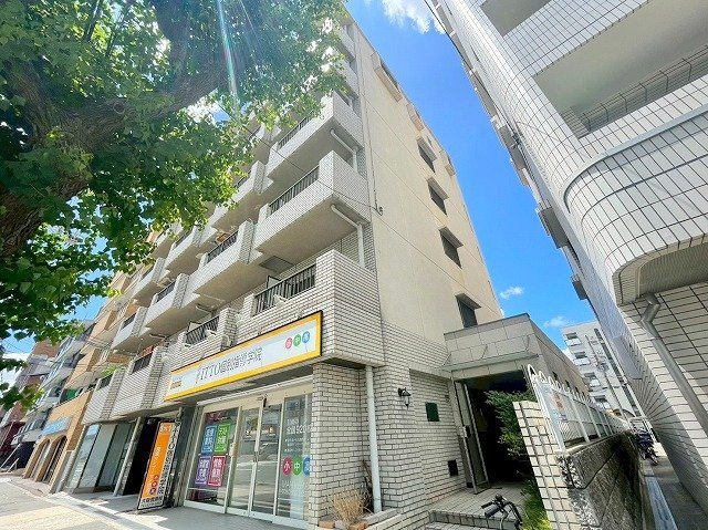 菅原大発マンションの外観