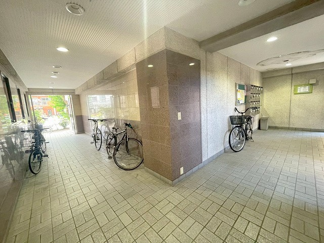 菅原大発マンションのロビー