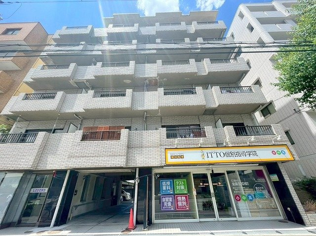 菅原大発マンションの外観