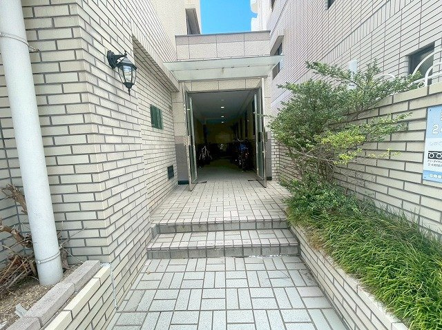 菅原大発マンションのエントランス