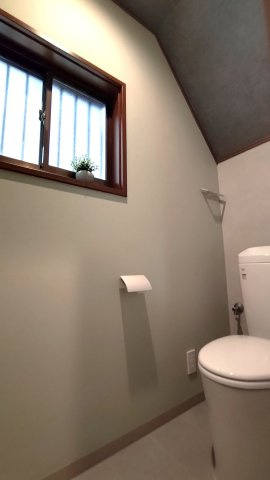 東大阪市西岩田1丁目　中古戸建のトイレ