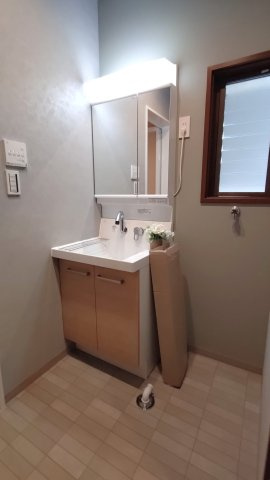 東大阪市西岩田1丁目　中古戸建の独立洗面台