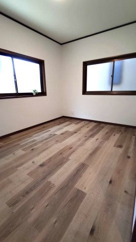 東大阪市西岩田1丁目　中古戸建の洋室